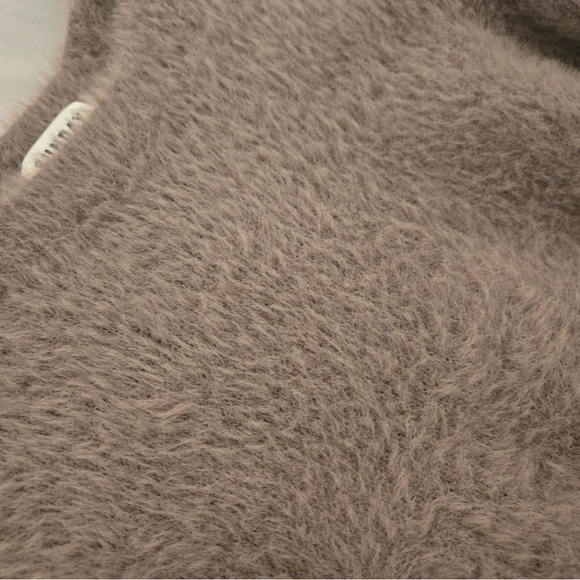 Crop sweater NWT - Picture 3 of 3